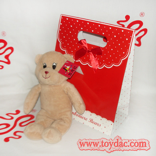 Плюшевая игрушка-медведь в подарочной коробке