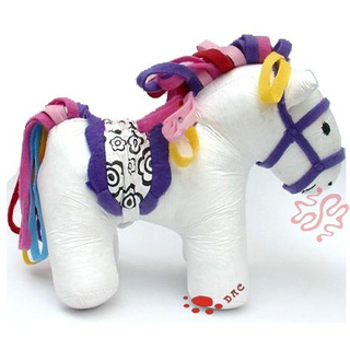 Мягкая цветная игрушка-лошадь белого цвета